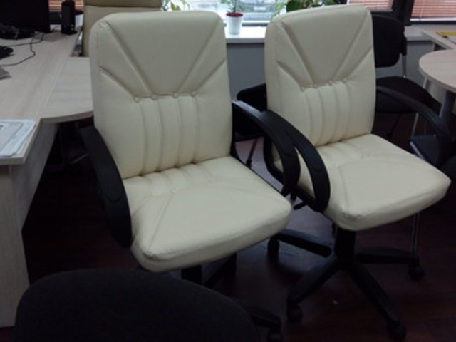 Офисное кресло AV 201